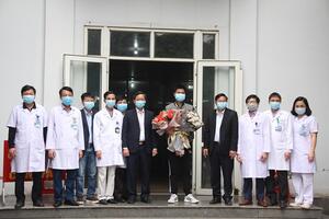 Bệnh nhân thứ 18 mắc Covid - 19 điều trị tại Bệnh viện Đa khoa tỉnh Ninh Bình đã chính thức được xuất viện